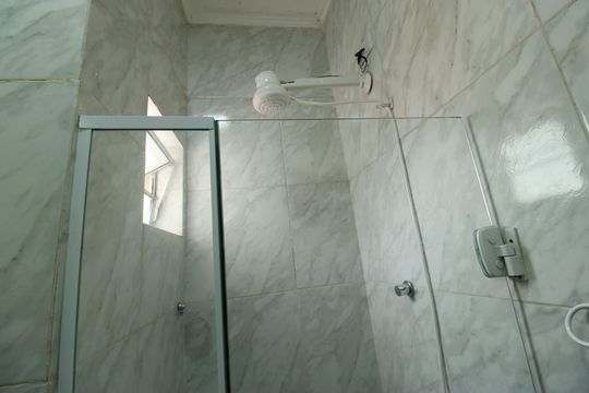 Banheiro de apartamento para alugar com 1 quarto, 29m² em Jardim Zulmira, Sorocaba