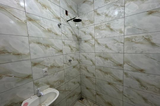 Banheiro de casa para alugar com 2 quartos, 70m² em Praça Seca, Rio de Janeiro
