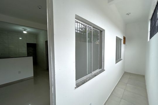 Fachada de casa para alugar com 2 quartos, 70m² em Praça Seca, Rio de Janeiro
