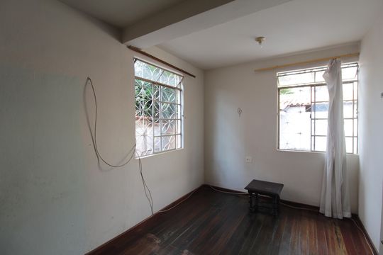 Quarto 1 de casa à venda com 3 quartos, 300m² em Jaraguá, Belo Horizonte