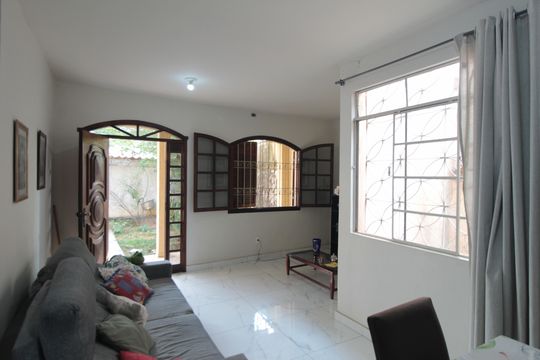 Casa à venda com 3 quartos, 300m² em Jaraguá, Belo Horizonte