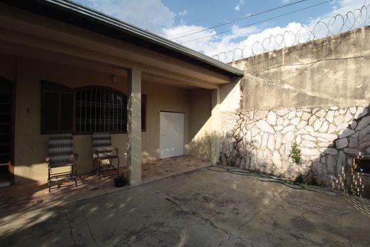 Garagem de casa à venda com 3 quartos, 300m² em Jaraguá, Belo Horizonte