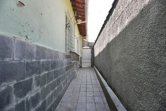 Corredor de casa para alugar com 1 quarto, 53m² em Santa Cruz, Belo Horizonte