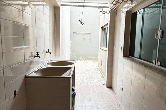 Área de Serviço de casa para alugar com 3 quartos, 175m² em Vila Scarpelli, Santo André