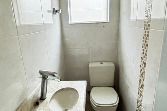 Lavabo de casa para alugar com 3 quartos, 175m² em Vila Scarpelli, Santo André