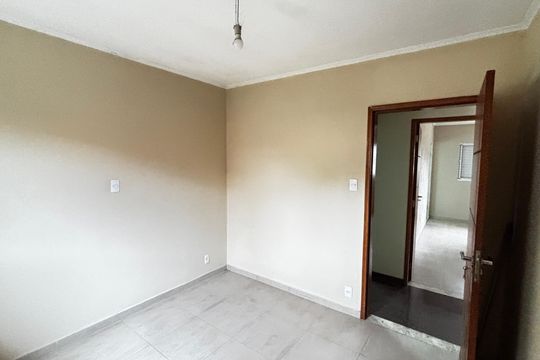 Quarto 2 de casa para alugar com 3 quartos, 175m² em Vila Scarpelli, Santo André