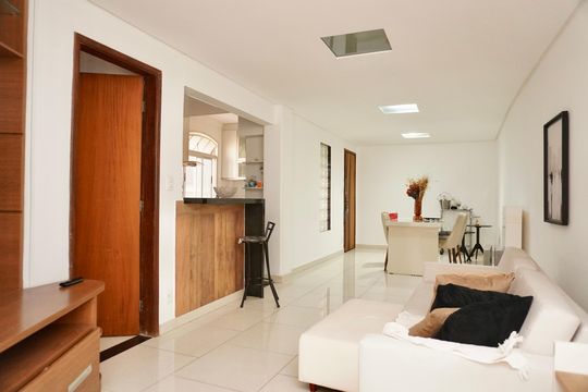Sala de apartamento à venda com 2 quartos, 80m² em Serra, Belo Horizonte