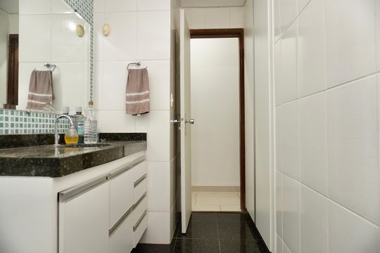 Banheiro Social de apartamento à venda com 2 quartos, 80m² em Serra, Belo Horizonte