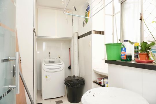 Cozinha e Área de Serviço de apartamento à venda com 2 quartos, 80m² em Serra, Belo Horizonte