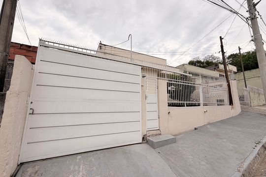 Fachada de casa à venda com 3 quartos, 174m² em Vila Joaquina, Jundiaí