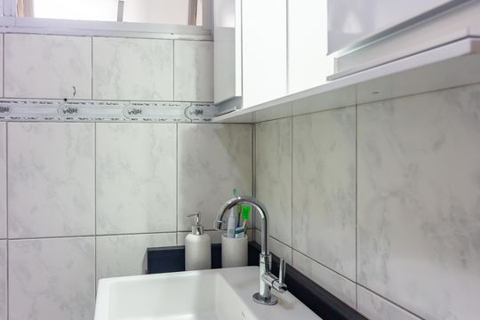 Banheiro  de apartamento à venda com 3 quartos, 60m² em I.a.p.i., Osasco
