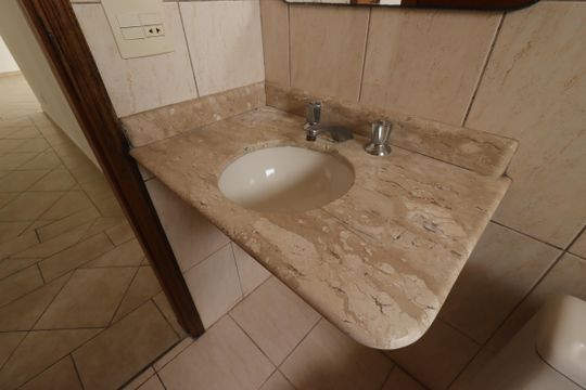 Banheiro Social - Pia de apartamento à venda com 3 quartos, 87m² em Vila Eldizia, Santo André