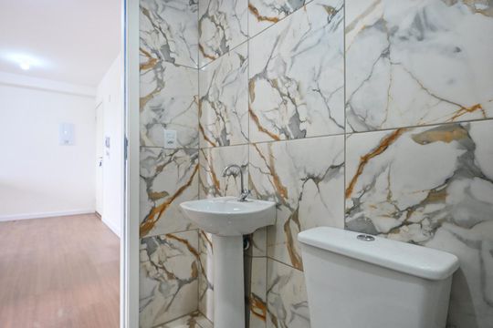 Banheiro de apartamento para alugar com 2 quartos, 38m² em Jardim Eledy, São Paulo