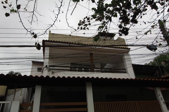 Fachada de casa de condomínio para alugar com 3 quartos, 100m² em Jacarepaguá, Rio de Janeiro