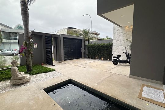 Casa de Condomínio para alugar com 4 quartos, 430m² em Recreio dos Bandeirantes, Rio de Janeiro