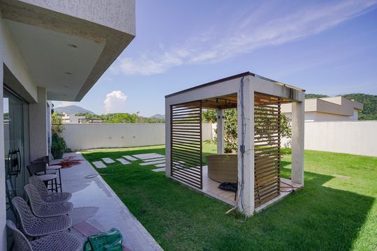 Quintal de casa de condomínio para alugar com 4 quartos, 212m² em Ubatiba, Maricá