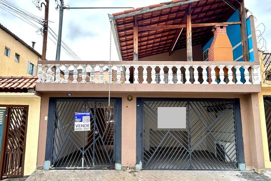 Placa instalada na fachada do imóvel de casa à venda com 3 quartos, 210m² em Vila Galvão, Guarulhos