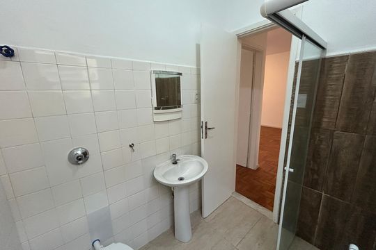 Banheiro de apartamento para alugar com 1 quarto, 55m² em Todos Os Santos, Rio de Janeiro