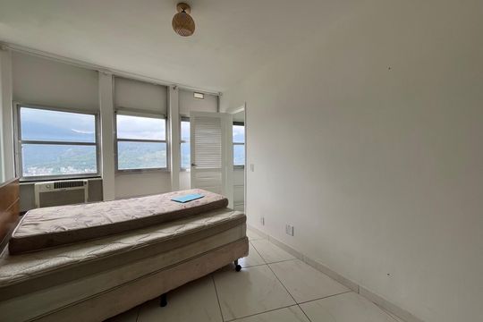 Quarto Suíte 1 de apartamento para alugar com 2 quartos, 72m² em Barra da Tijuca, Rio de Janeiro