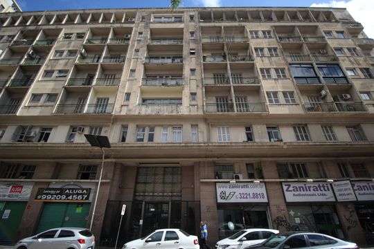 Fachada de apartamento à venda com 1 quarto, 52m² em Floresta, Porto Alegre
