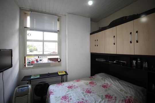 Quarto 1 de apartamento à venda com 1 quarto, 52m² em Floresta, Porto Alegre