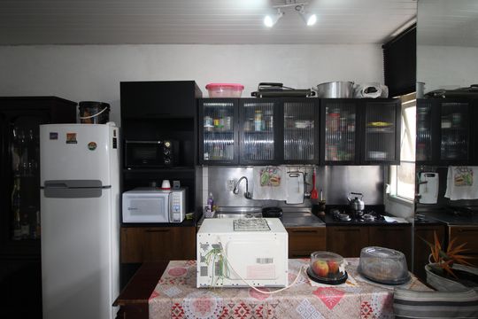 Cozinha de apartamento à venda com 1 quarto, 52m² em Floresta, Porto Alegre
