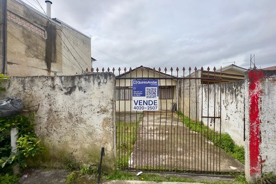 Fachada de casa à venda com 1 quarto, 305m² em Cajuru, Curitiba