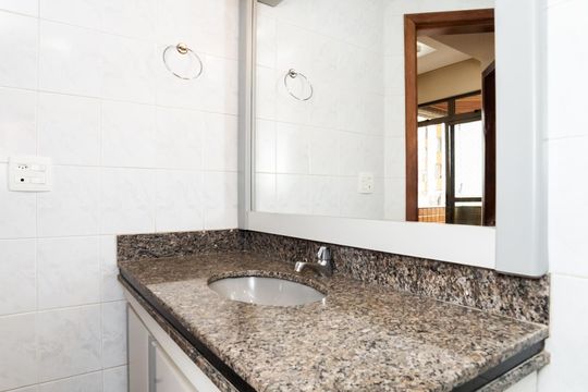 Banheiro Social de apartamento para alugar com 1 quarto, 45m² em Santa Efigênia, Belo Horizonte
