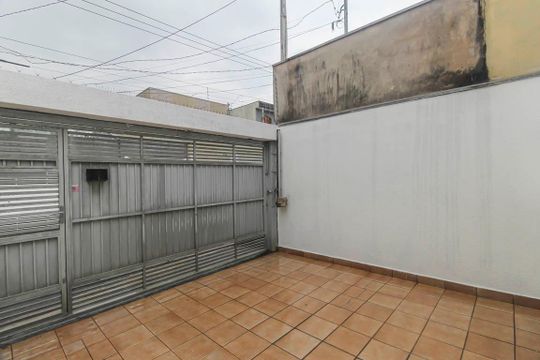Garagem de casa para alugar com 2 quartos, 80m² em Vila Darli, São Paulo