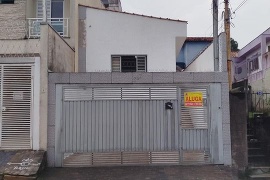 Fachada de casa para alugar com 2 quartos, 80m² em Vila Darli, São Paulo