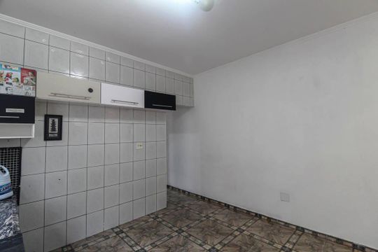 Cozinha de casa para alugar com 2 quartos, 80m² em Vila Darli, São Paulo