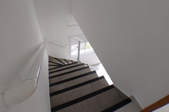 Escada de casa de condomínio para alugar com 2 quartos, 50m² em Princesa, Praia Grande
