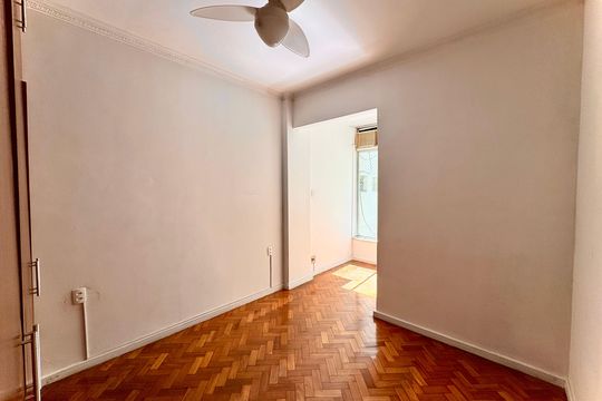 Quarto de apartamento à venda com 2 quartos, 82m² em Laranjeiras, Rio de Janeiro