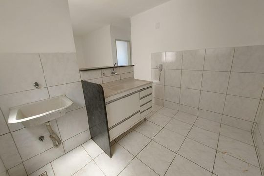 cozinha de apartamento para alugar com 2 quartos, 53m² em Arpoador, Contagem