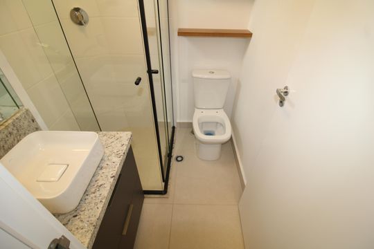Banheiro de kitnet/studio para alugar com 1 quarto, 27m² em Vila Dom Pedro Ii, São Paulo