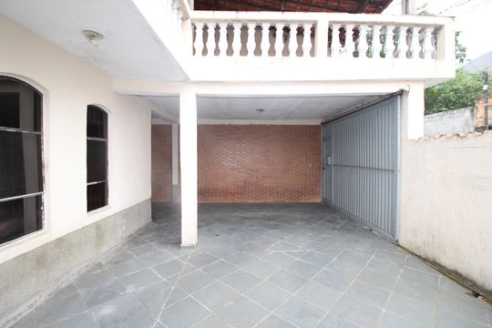Garagem de casa à venda com 3 quartos, 118m² em Itaquera, São Paulo