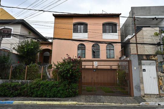 Fachada de casa à venda com 4 quartos, 265m² em Jardim Eliza, São Paulo