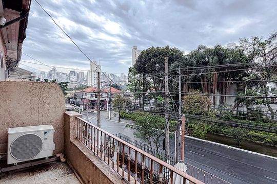 Varanda do Quarto 3 de casa para alugar com 3 quartos, 240m² em Jardim da Gloria, São Paulo