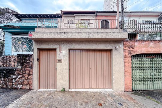Fachada de casa para alugar com 3 quartos, 240m² em Jardim da Gloria, São Paulo