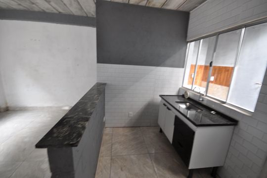 Cozinha de casa para alugar com 1 quarto, 25m² em Parque Casa de Pedra, São Paulo