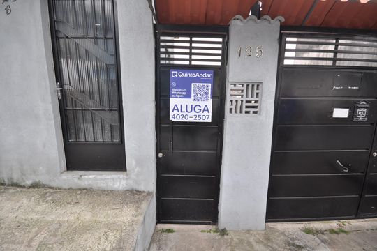 Fachada de casa para alugar com 1 quarto, 25m² em Parque Casa de Pedra, São Paulo