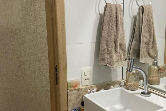 Banheiro 1 de casa à venda com 3 quartos, 65m² em Jardim Adriana, Guarulhos