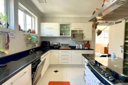 Cozinha de apartamento para alugar com 4 quartos, 238m² em Cerqueira César, São Paulo