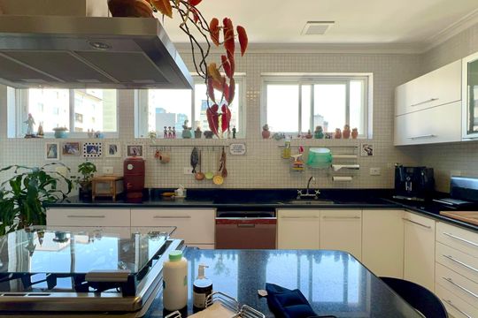 Cozinha de apartamento para alugar com 4 quartos, 238m² em Cerqueira César, São Paulo