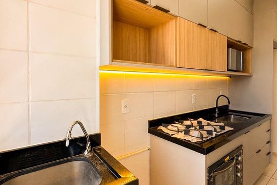 Cozinha de apartamento para alugar com 2 quartos, 48m² em Maubisa, Ribeirão Preto
