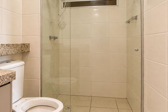 Banheiro de apartamento para alugar com 2 quartos, 48m² em Maubisa, Ribeirão Preto
