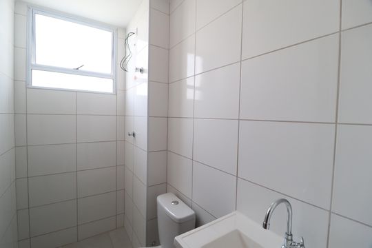 Banheiro Social de apartamento para alugar com 2 quartos, 42m² em Jardim Patricia, Uberlândia