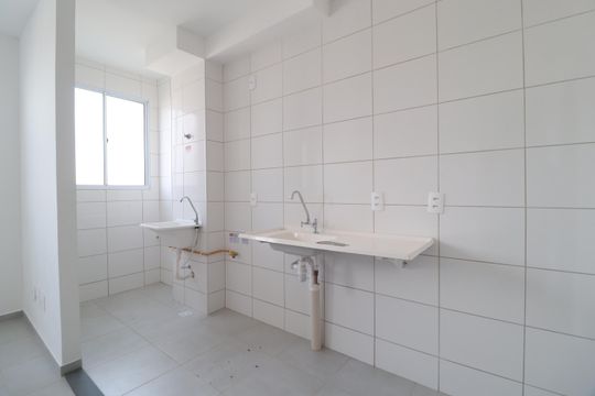 Cozinha de apartamento para alugar com 2 quartos, 42m² em Jardim Patricia, Uberlândia
