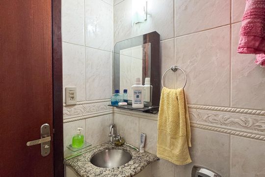 Casa à venda com 5 quartos, 360m² em Riacho das Pedras, Contagem