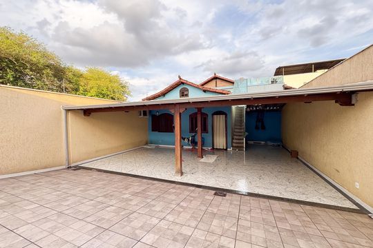 Casa à venda com 5 quartos, 360m² em Riacho das Pedras, Contagem